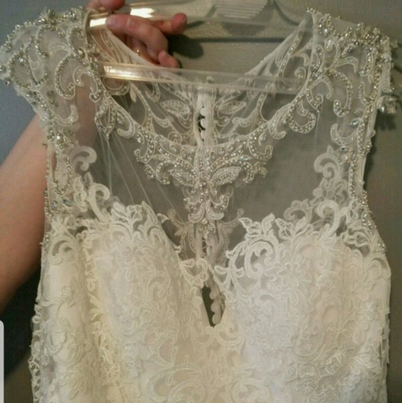 Beautiful Wedding Dress - Picture 3 of 4